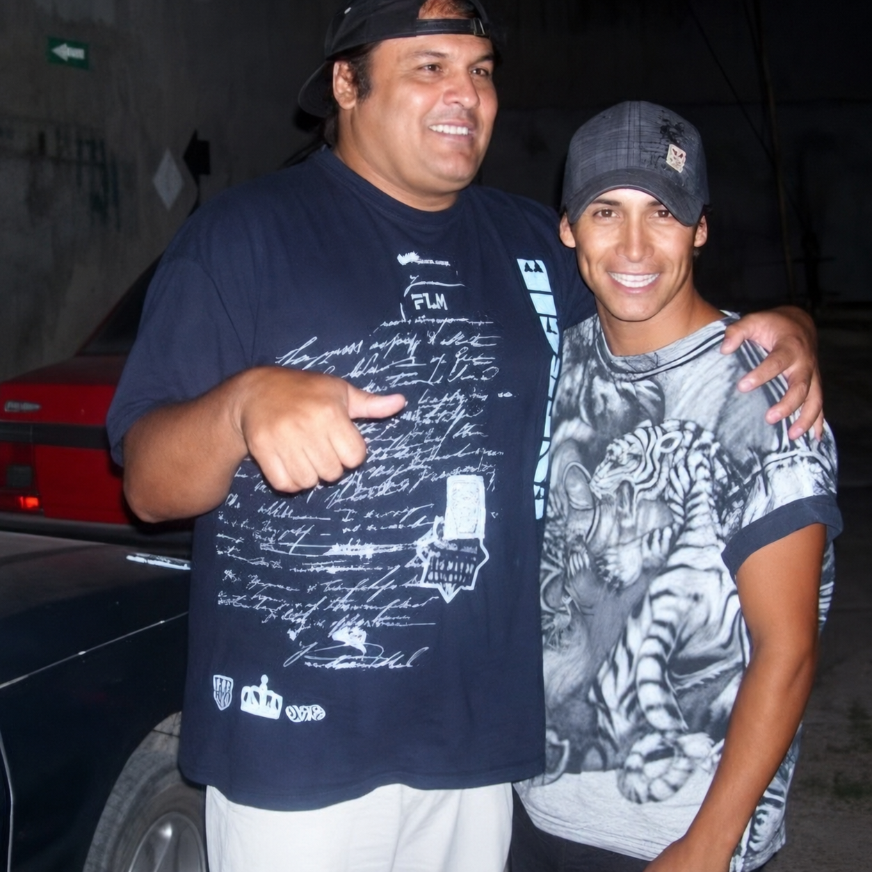 Jonatan García junto a un colega músico